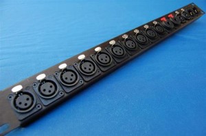 Pannello rack: 10 XLR F, 2 Jack, 2 Combo, 2 XLR M